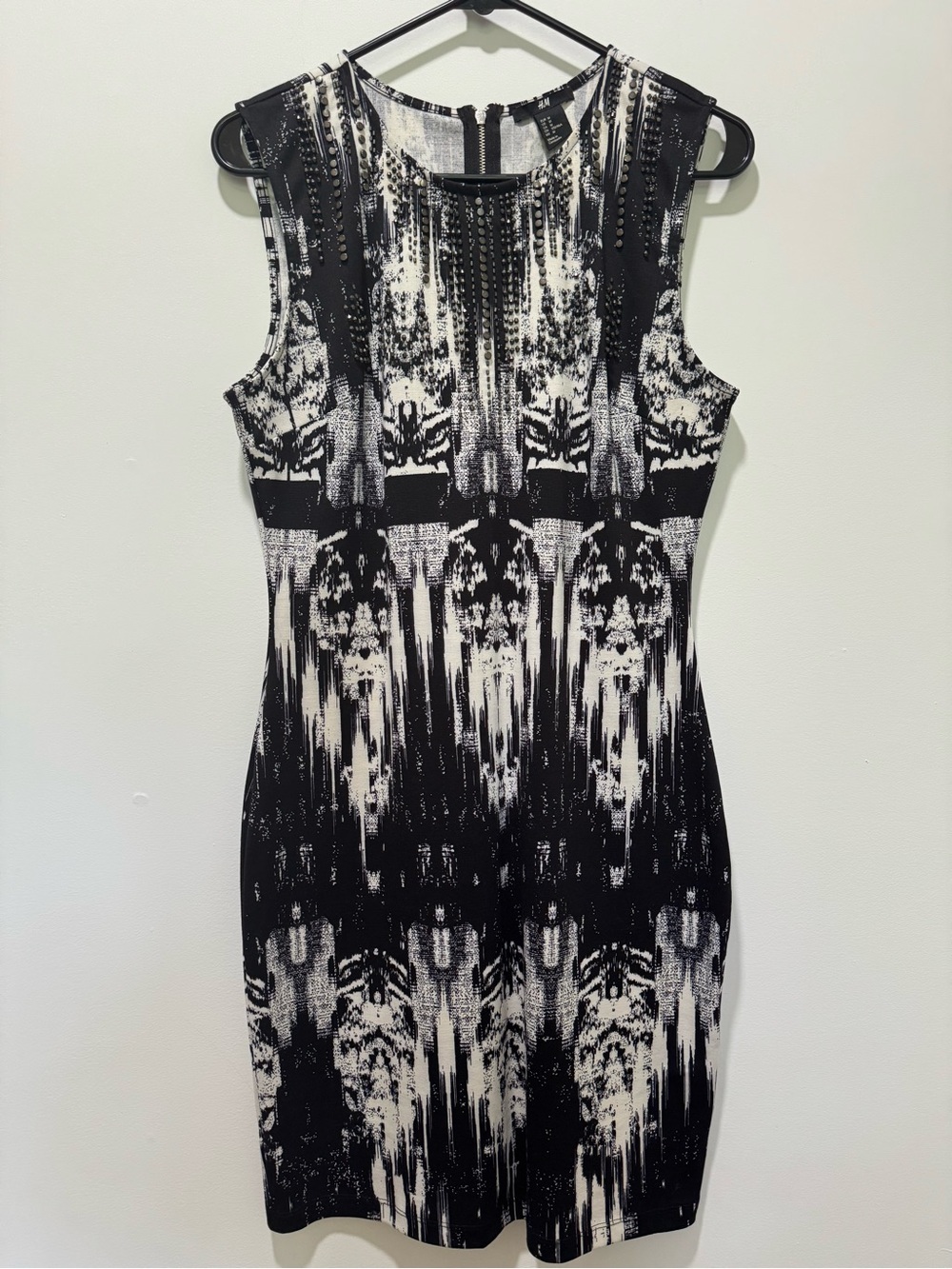 H&M Black and White Sleeveless Patterned Dress | Very Good Condition